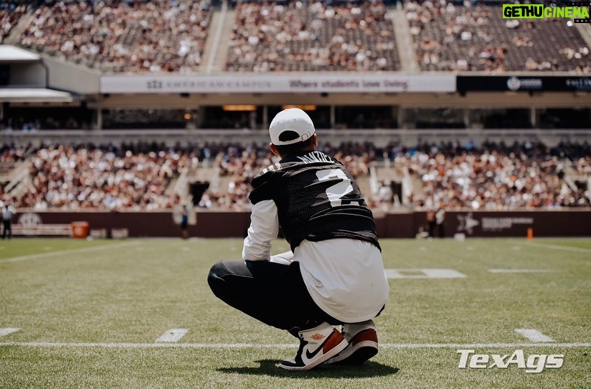 Johnny Manziel Instagram - Legendary 👍🏼 @aggiefootball Texas A&M University