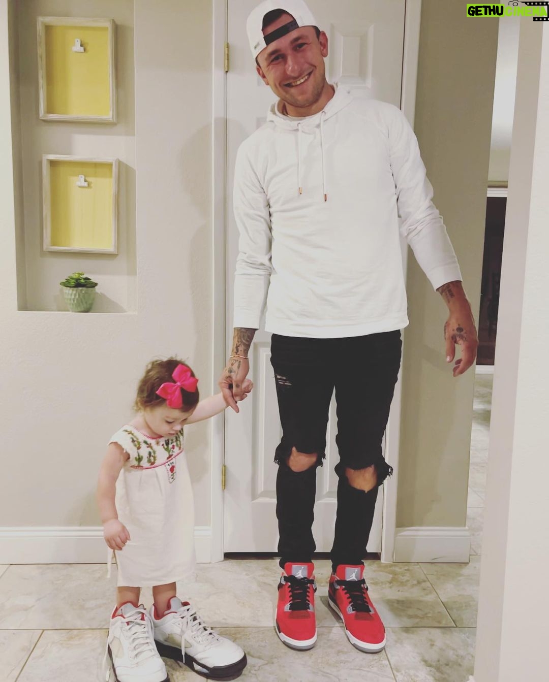 Johnny Manziel Instagram - Loves her some Uncle J