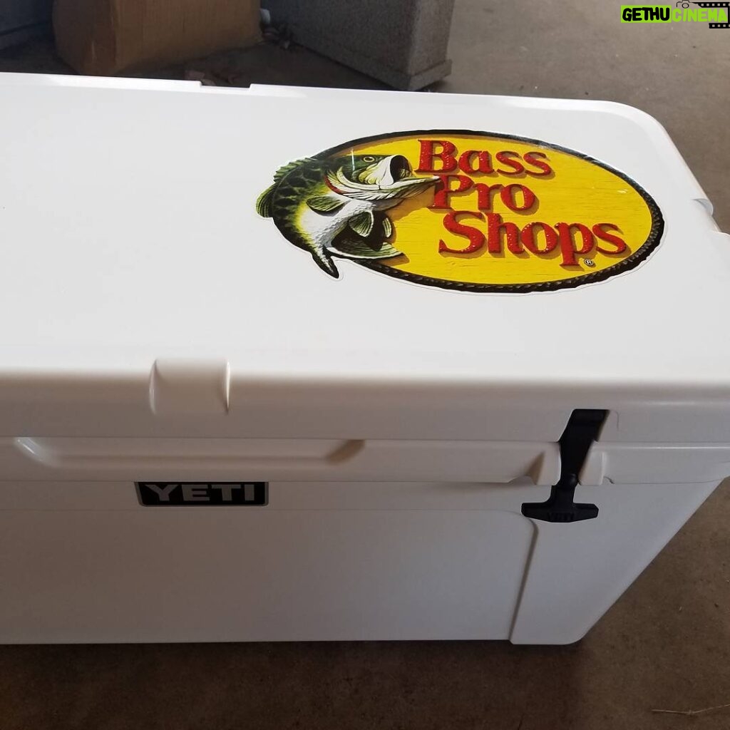 Johny Hendricks Instagram - About too out this on the boat and see how much fun we can have this weekend @yeti @bassproshops Midlothian, Texas