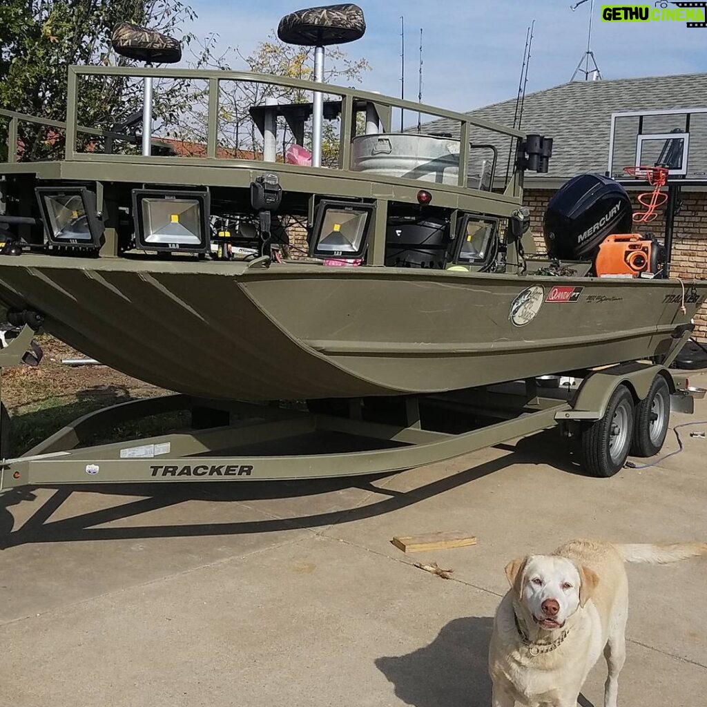 Johny Hendricks Instagram - Been walking past this boat for 12 weeks it's time to start taking it out again. @bassproshops #fishinglife Midlothian, Texas