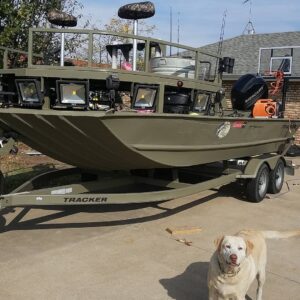 Johny Hendricks Instagram - Been walking past this boat for 12 weeks it's time to start taking it out again. @bassproshops #fishinglife