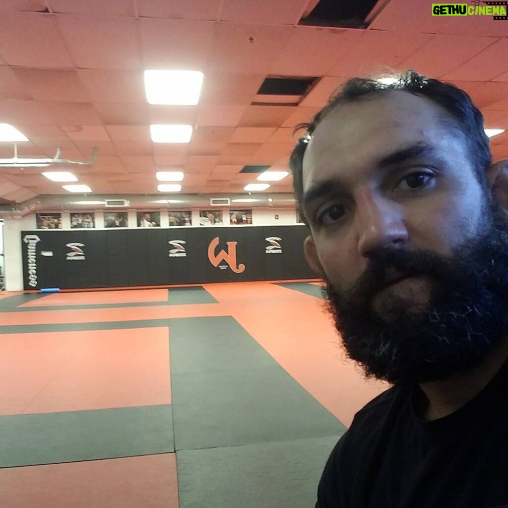 Johny Hendricks Instagram - About to start my day off with @gregjacksonmma learning some new stuff. @jacksonwink_mma