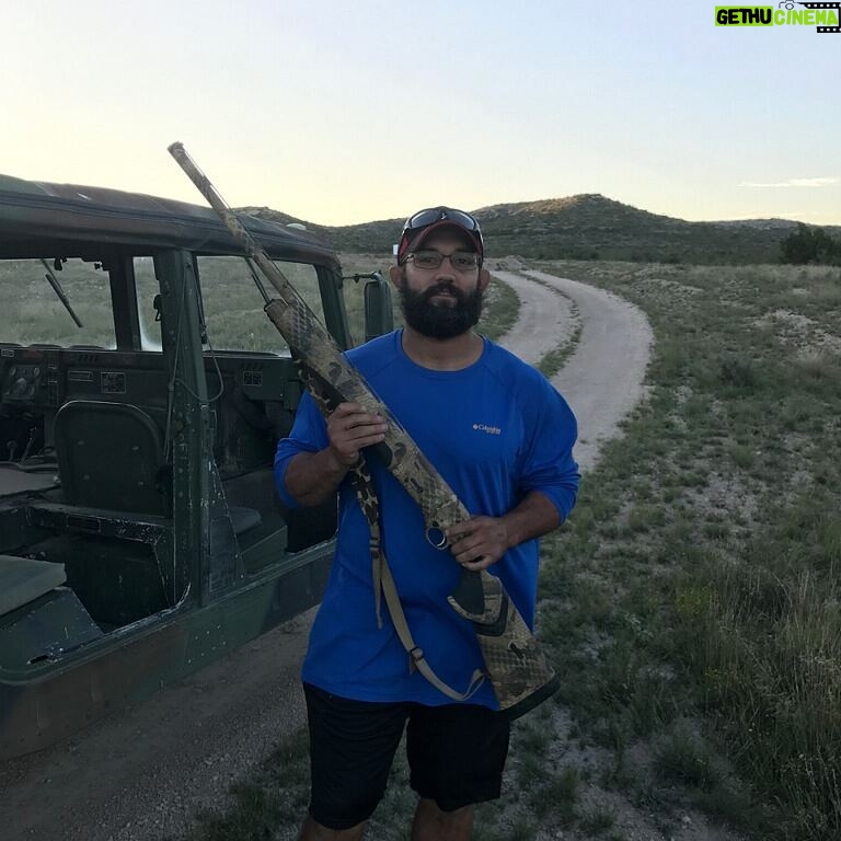 Johny Hendricks Instagram - had the honor of training with Americas finest. Then had to finished the day up with a dove hunt.