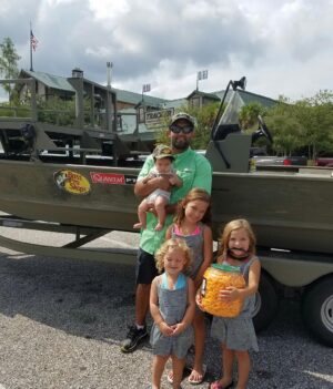 Johny Hendricks Instagram - With my crew in Mobile, Alabama! Had to stop by @bassproshops
