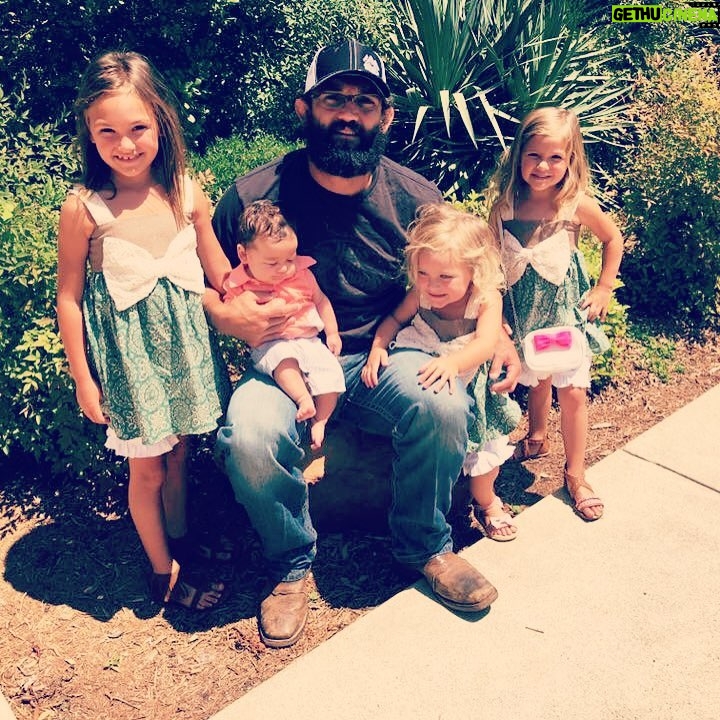 Johny Hendricks Instagram - Father's Day was amazing. How was yours?!