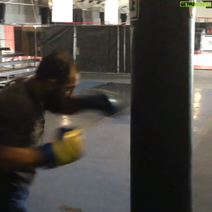 Johny Hendricks Instagram - Light bag work cool down after my #training session the other day. What is your favorite cool down exercise ? #mma #ufc #fitness #ufc200 @hypnotikbrand
