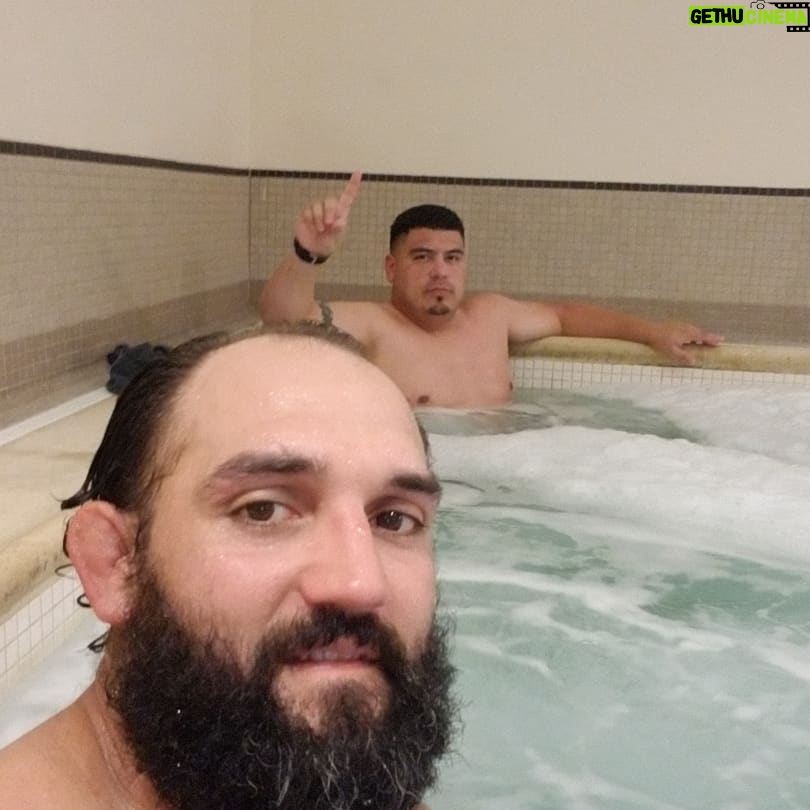 Johny Hendricks Instagram - Putting in some work today 8 rounds and Rome sauna and hot tubing with tony @reyesboxinggym