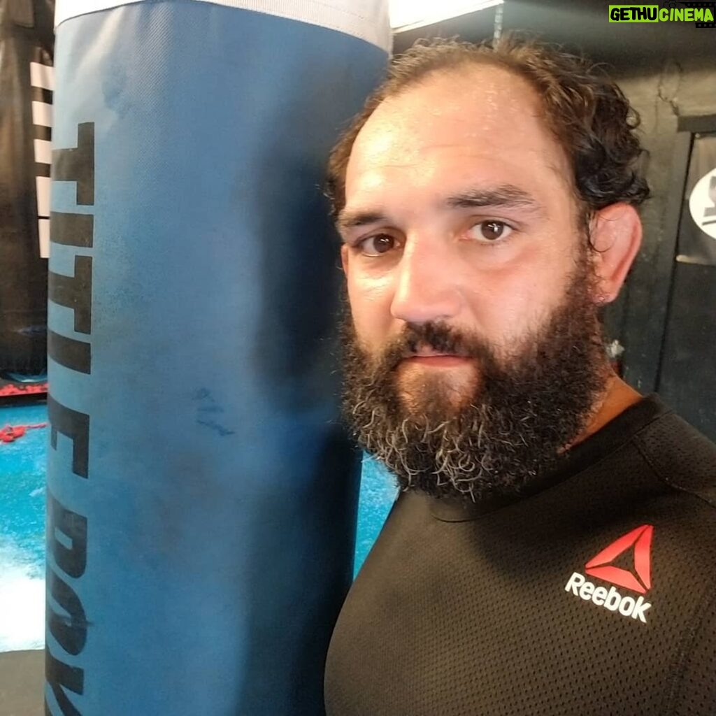 Johny Hendricks Instagram - Just got done with 12 rounds of boxing with Vince @reyesboxinggym @bareknucklewbkff #Boxing #bareknuckle