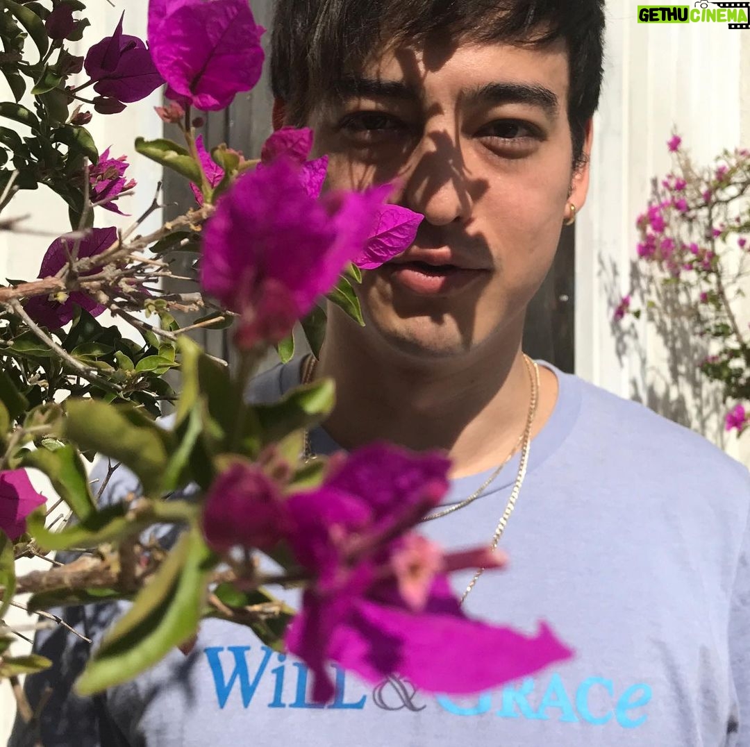 Joji - 0.9 Million Likes -