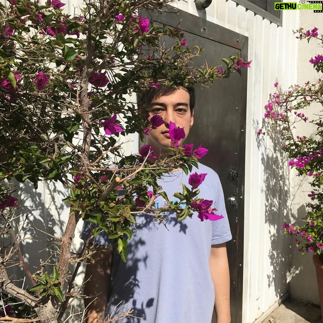 Joji - 0.9 Million Likes -