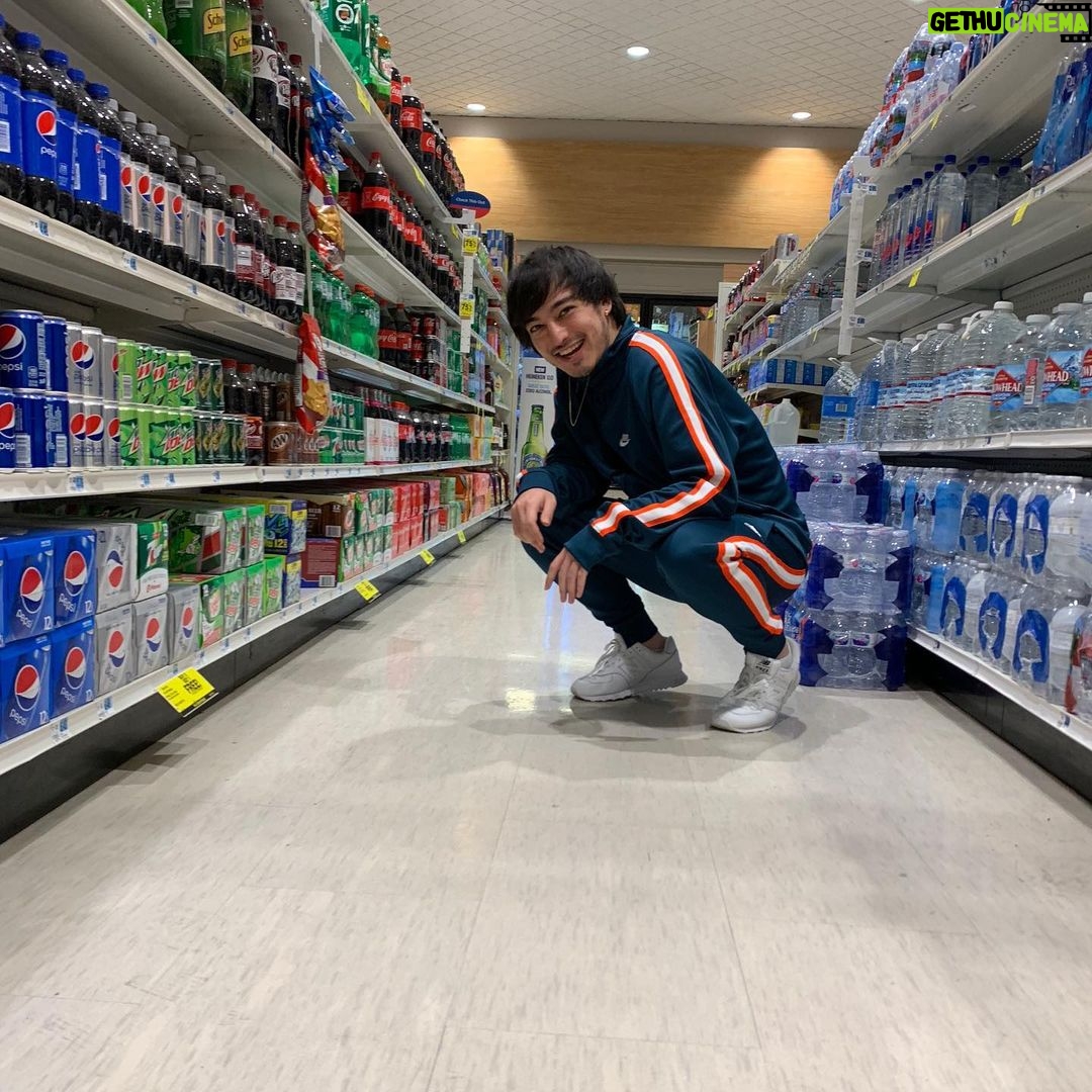 Joji - 864.1K Likes - s a n c
