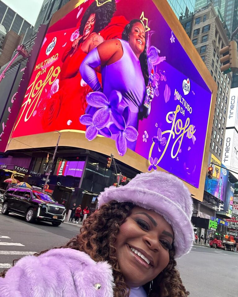 Jojo Todynho Instagram - Apresento pra vocês a nova embaixadora VEJA!!!✨ Meu produto já está disponível nos mercados… Alô donas e donos de casa nosso momento chegoooou, casa limpa e cheirosa.🥳🥰 @vejalimpeza @reckitt_brasil #publi Times Square, New York City