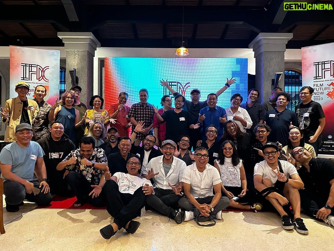 Joko Anwar Instagram - Munas asosiasi sutradara Indonesia IFDC. Terpilih Agung Sentausa sebagai Ketua Asosiasi. Hari yang menyenangkan! Makasih @plataran.menteng udah menyediakan tempat yang cantik dan makanan yang enak sekali.