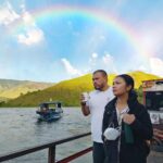 Joko Anwar Instagram - Ngopi pagi-pagi sambil naik kapal kecil goyang-goyang memang paling asik.