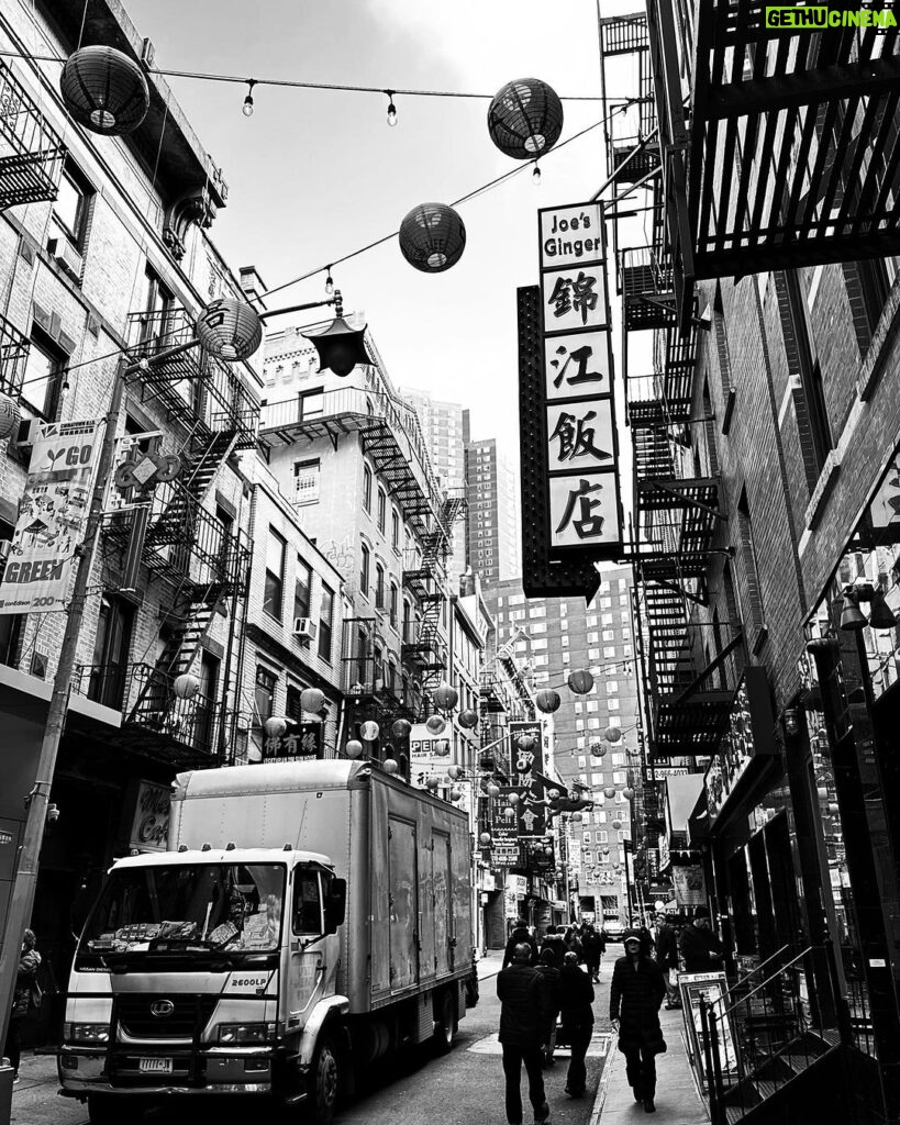 Joko Anwar Instagram - Suatu pagi jalan-jalan di Chinatown cari sarapan. Cuaca cerah. Walaupun winter nggak begitu dingin. Chinatown New-York City