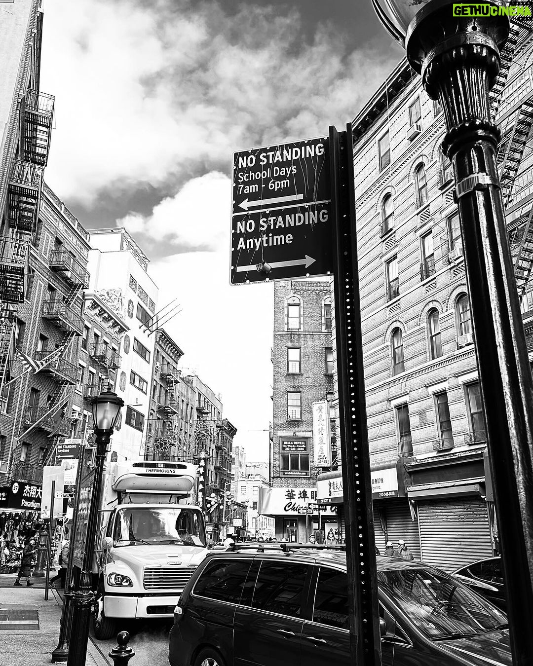Joko Anwar Instagram - Suatu pagi jalan-jalan di Chinatown cari sarapan. Cuaca cerah. Walaupun winter nggak begitu dingin. Chinatown New-York City