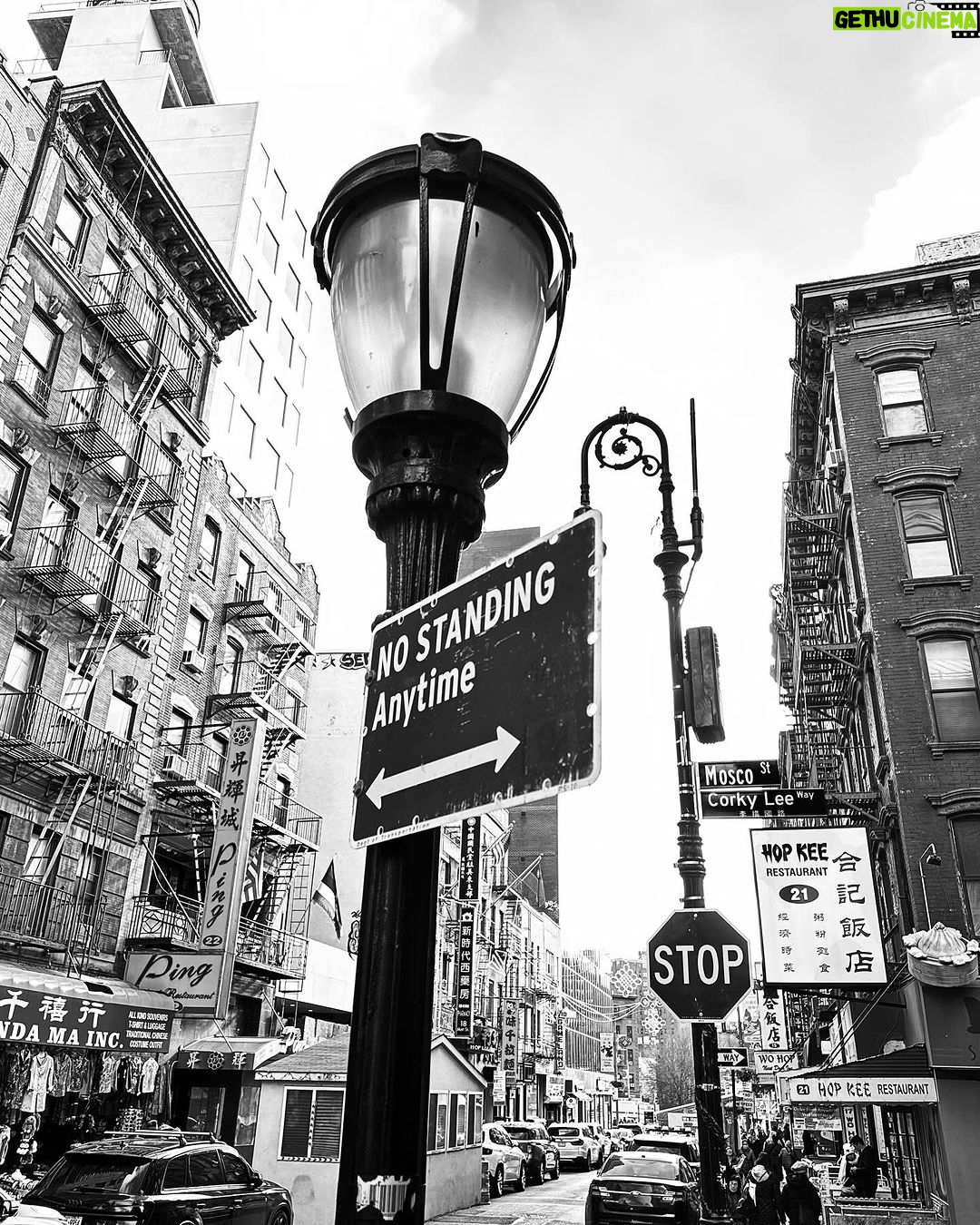 Joko Anwar Instagram - Suatu pagi jalan-jalan di Chinatown cari sarapan. Cuaca cerah. Walaupun winter nggak begitu dingin. Chinatown New-York City