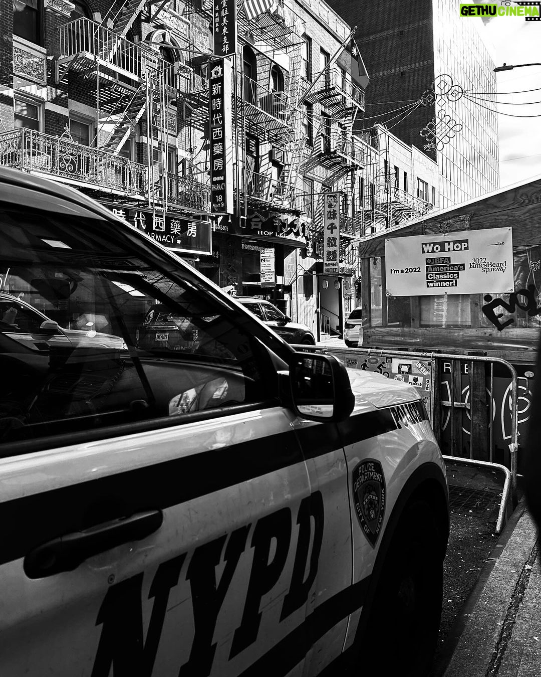 Joko Anwar Instagram - Suatu pagi jalan-jalan di Chinatown cari sarapan. Cuaca cerah. Walaupun winter nggak begitu dingin. Chinatown New-York City