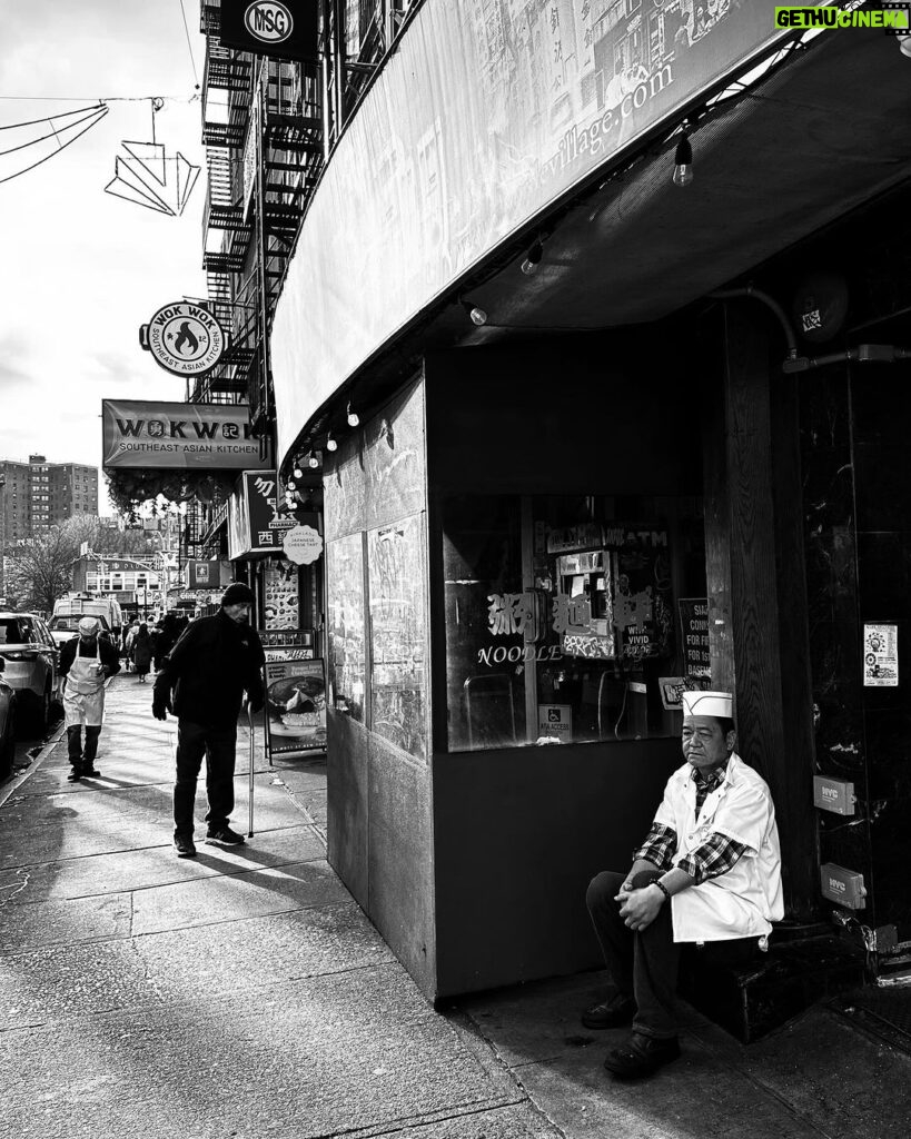 Joko Anwar Instagram - Suatu pagi jalan-jalan di Chinatown cari sarapan. Cuaca cerah. Walaupun winter nggak begitu dingin. Chinatown New-York City