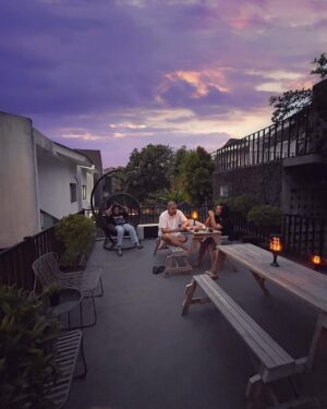 Joko Anwar Instagram - Bikin kafe-kafean di rumah yang akhirnya jadi tempat macem-macem: nongkrong ama temen-temen, meeting, nulis, ngedit, atau sekedar bengong liat ke luar waktu hujan. ♥️