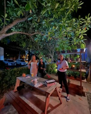Joko Anwar Instagram - Bikin kafe-kafean di rumah yang akhirnya jadi tempat macem-macem: nongkrong ama temen-temen, meeting, nulis, ngedit, atau sekedar bengong liat ke luar waktu hujan. ♥️