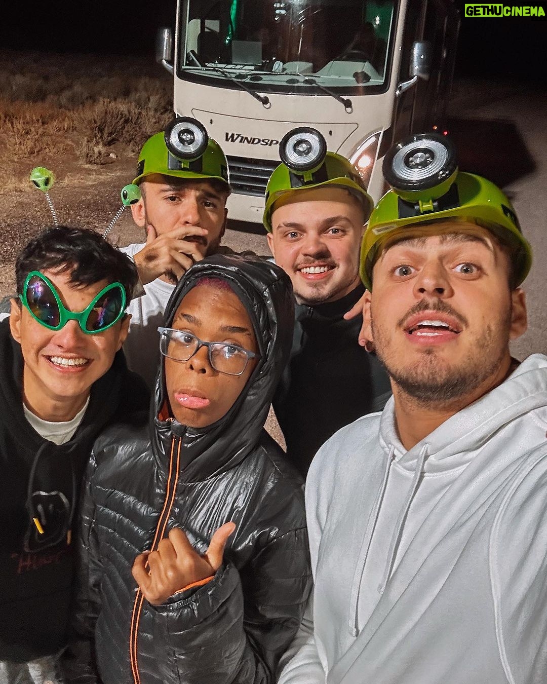 Jon Vlogs - 485.6K Likes - Área 51 ⚠️