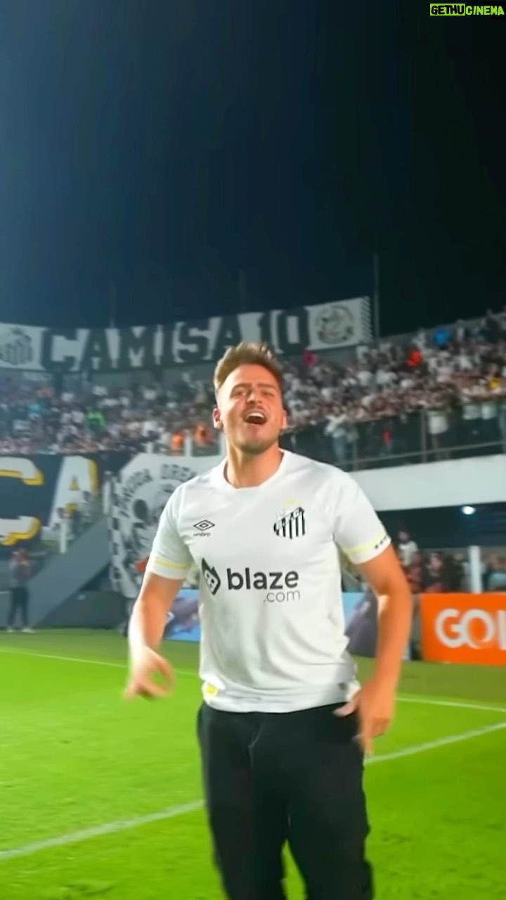 Jon Vlogs - 540.8K Likes - minha mãe ligou e disse : “Vi você na TV filho”.