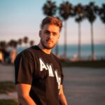 Jon Vlogs Instagram - Finalmente em Los Angeles! Obrigado pelo convite @valorantbrasil, já estava com saudade desse lugar maravilhoso! Passaremos um tempinho por aqui, muito conteúdo bom por vir e a resenha é garantida, vocês sabem ❤️