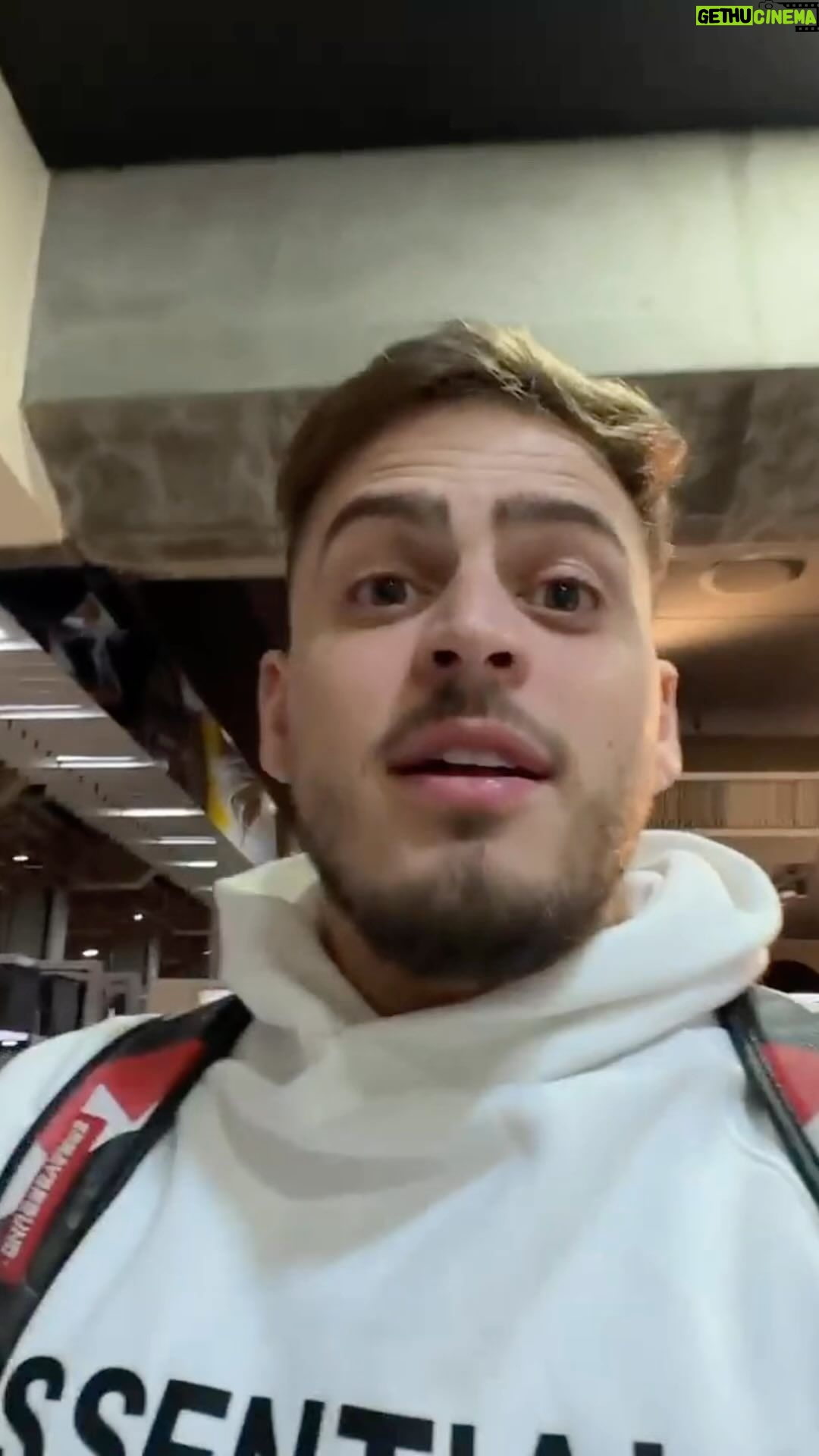 Jon Vlogs Instagram - Fizemos uma trolagem e ela passou do limite…