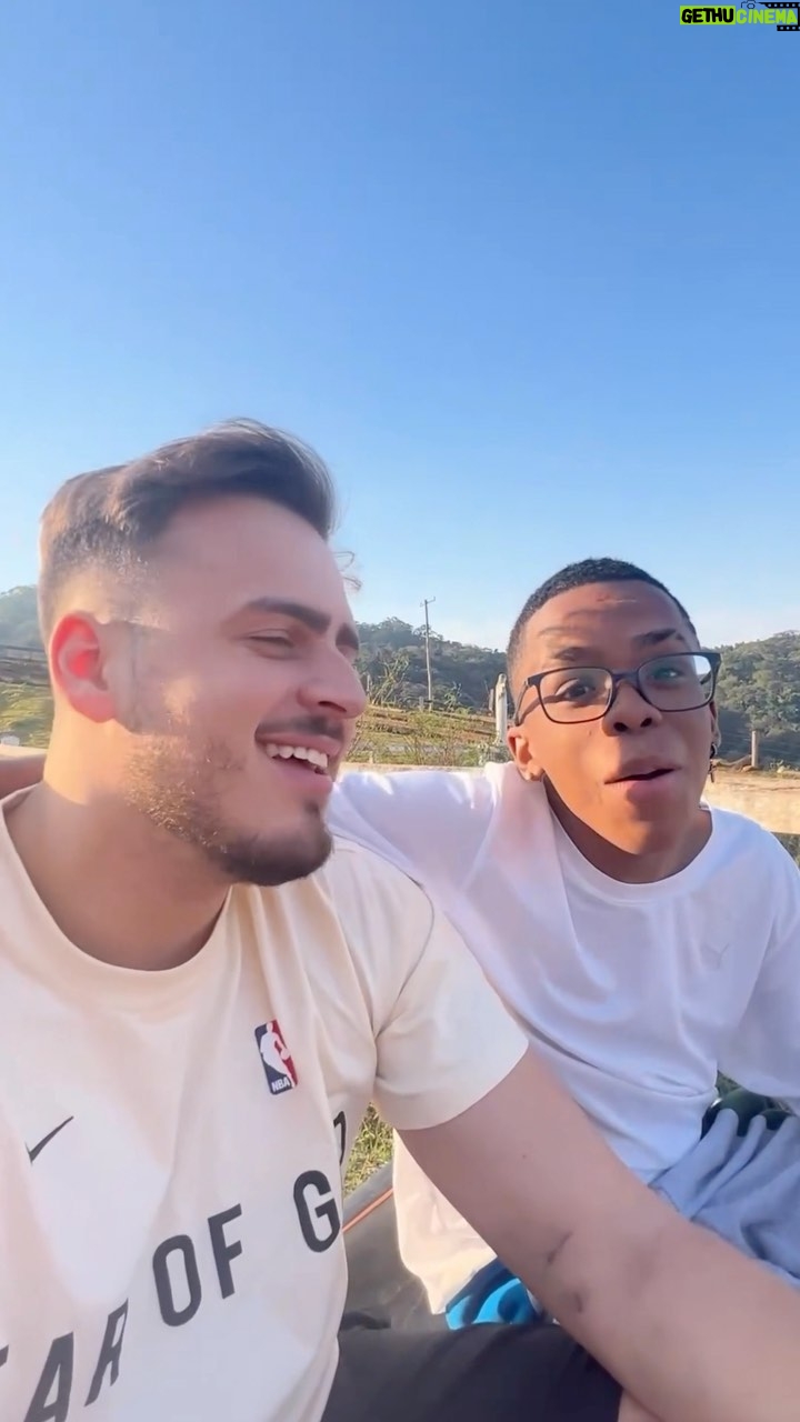 Jon Vlogs Instagram - Tem vida mas barata s贸 que n茫o presta 馃ぃ