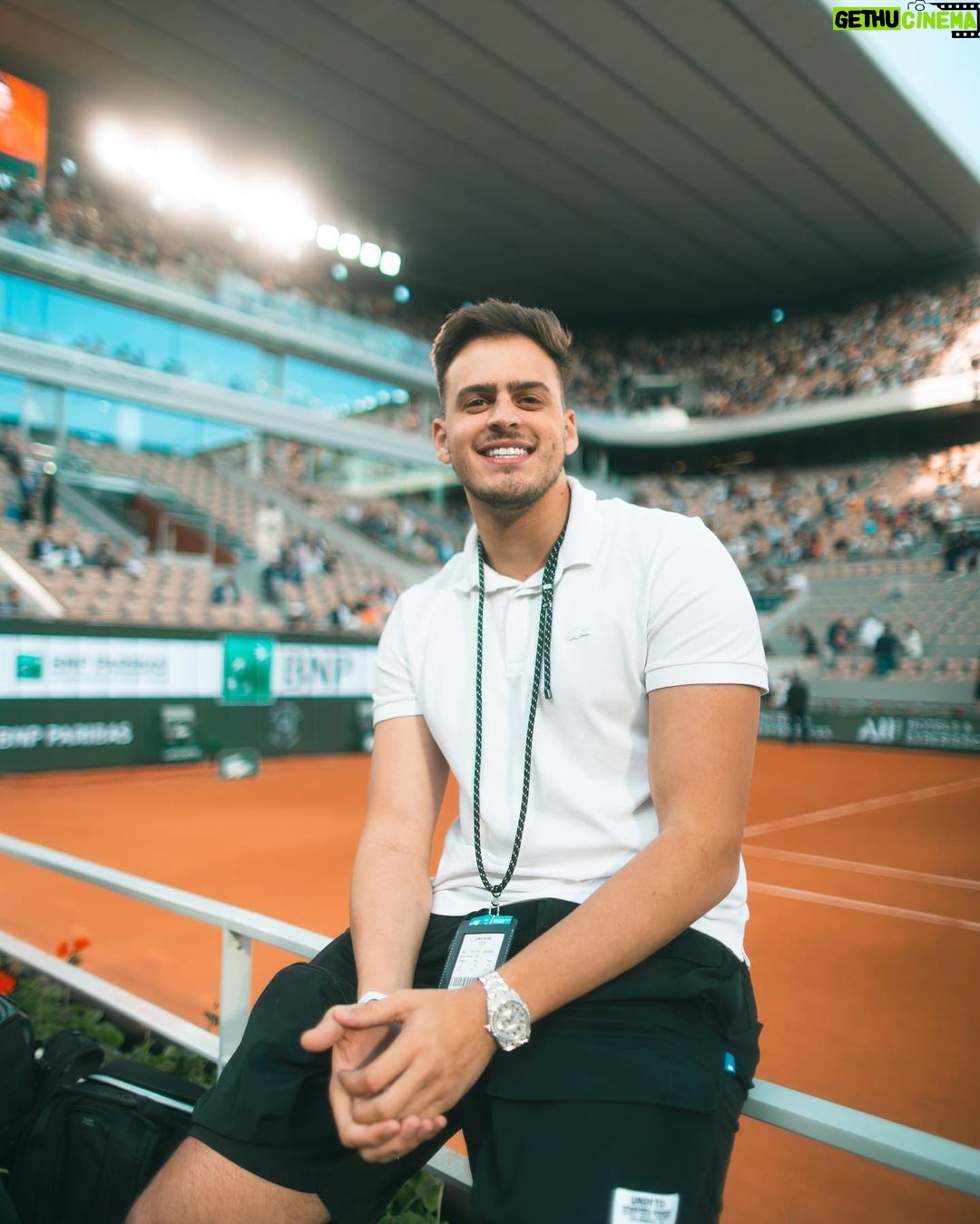 Jon Vlogs Instagram - Fui convidado pra fazer parte do time de creators da @renaultbrasil pra colar em Paris na Roland Garros e trazer varias novidades brabas pra vocês! Tem coisa boa vindo 🙏 Rolland Garros, Paris, France