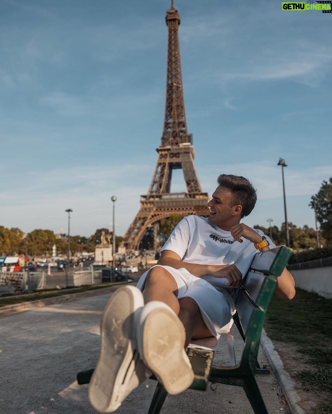 Jon Vlogs Instagram - Pra que ter vida se não é para ser vivida ? 🥵 Paris, France