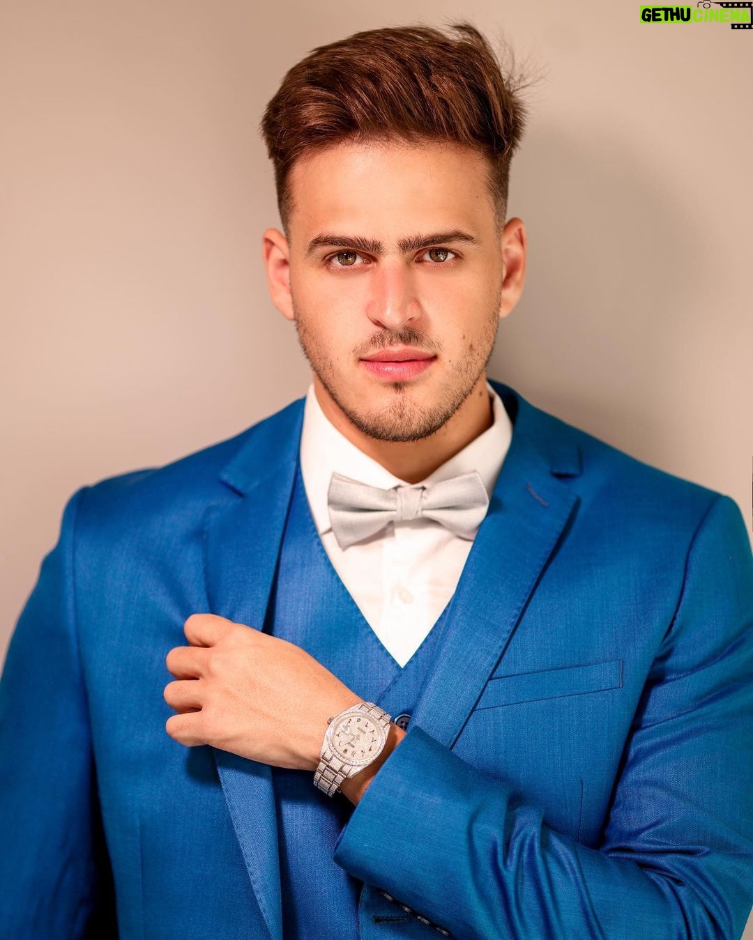 Jon Vlogs - 501.5K Likes - Até que eu dou pra modelo né 😮💨