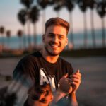 Jon Vlogs Instagram - Finalmente em Los Angeles! Obrigado pelo convite @valorantbrasil, já estava com saudade desse lugar maravilhoso! Passaremos um tempinho por aqui, muito conteúdo bom por vir e a resenha é garantida, vocês sabem ❤️