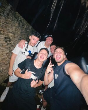 Jon Vlogs Instagram - Pronto pra detetizar a casa da barra, quais insetos vocês querem que eu elimine hoje ? 🦗