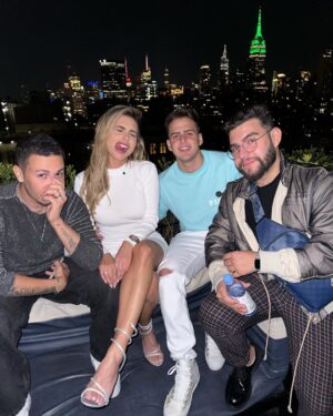 Jon Vlogs Instagram - A COISA MAIS ALEATÓRIA DA INTERNET JKKKKKK ( a última foto foi o Carlinhos que mandou affff kkk )
