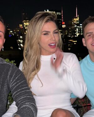 Jon Vlogs Instagram - A COISA MAIS ALEATÓRIA DA INTERNET JKKKKKK ( a última foto foi o Carlinhos que mandou affff kkk )