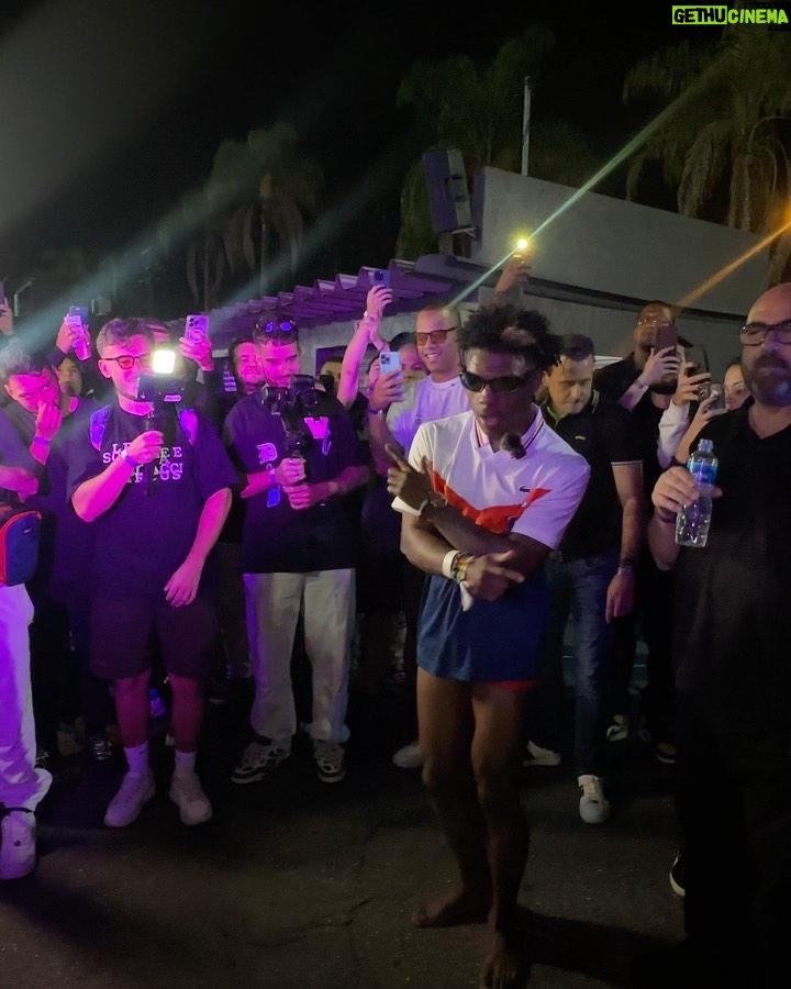 Jon Vlogs - 680.9K Likes - Em 48h juntei o Speed, Boca, Neymar e mais de 30 carros de luxo em SP. Noite histórica 😂
