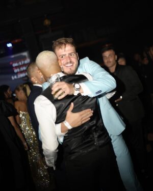 Jon Vlogs Instagram - Sempre bom estar com você irmão, orgulho de dizer que um ídolo virou um amigo! #nj32

📸: @queiroz