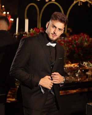 Jon Vlogs Instagram - Homi desses é pra casar 👀 
#bdaylucasguimaraes
