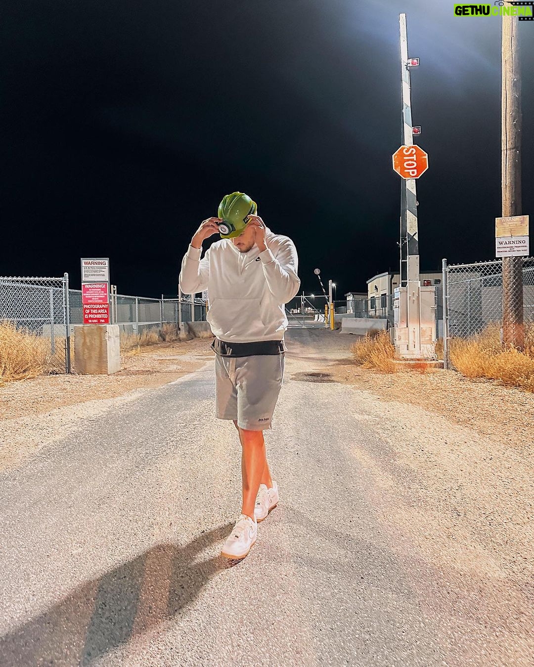 Jon Vlogs Instagram - Área 51 ⚠️ Area 51 - Back Gate