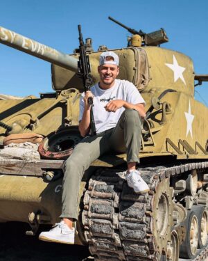 Jon Vlogs Instagram - Comprei um tanque de guerra e olha no que deu ft. Rabicó e BDJ