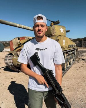 Jon Vlogs Instagram - Comprei um tanque de guerra e olha no que deu ft. Rabicó e BDJ