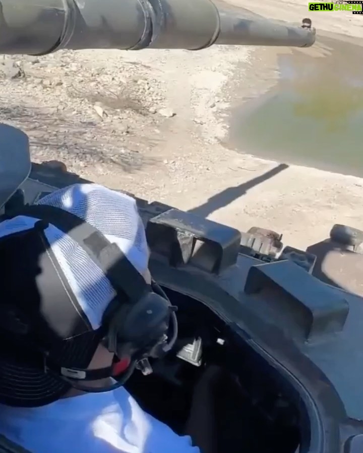 Jon Vlogs - 542.5K Likes - Comprei um tanque de guerra e olha no que deu ft. Rabicó e BDJ