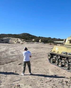 Jon Vlogs Instagram - Comprei um tanque de guerra e olha no que deu ft. Rabicó e BDJ