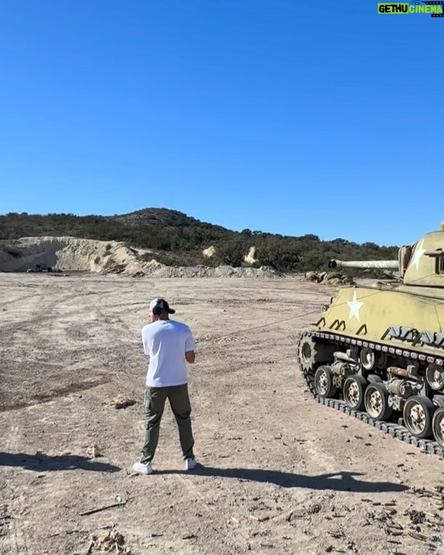 Jon Vlogs Instagram - Comprei um tanque de guerra e olha no que deu ft. Rabicó e BDJ Texas,USA