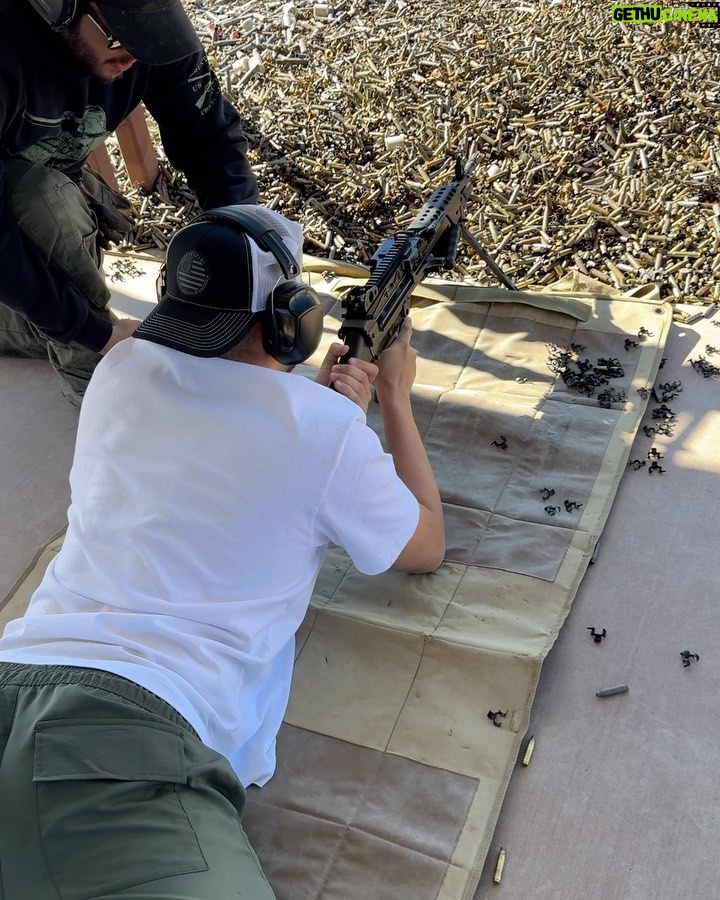 Jon Vlogs Instagram - Comprei um tanque de guerra e olha no que deu ft. Rabicó e BDJ Texas,USA