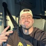 Jon Vlogs Instagram - Posso te convencer a viver essa vida comigo? Perdido...