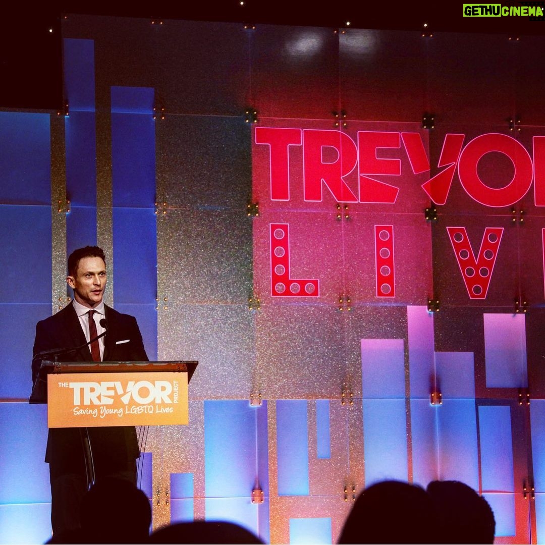 Jonathan Tucker Instagram - @trevorproject’s trained counselors are here to support you 24/7/365. if you are a young person in crisis, feeling suicidal, or in need of a safe and judgment-free place to talk, call the TrevorLifeline now at 1-866-488-7386 or text START to 678678 congratulations and gratitude to @instasuelos + @kellyripa SEE LINK IN BIO Cipriani Downtown (New York)