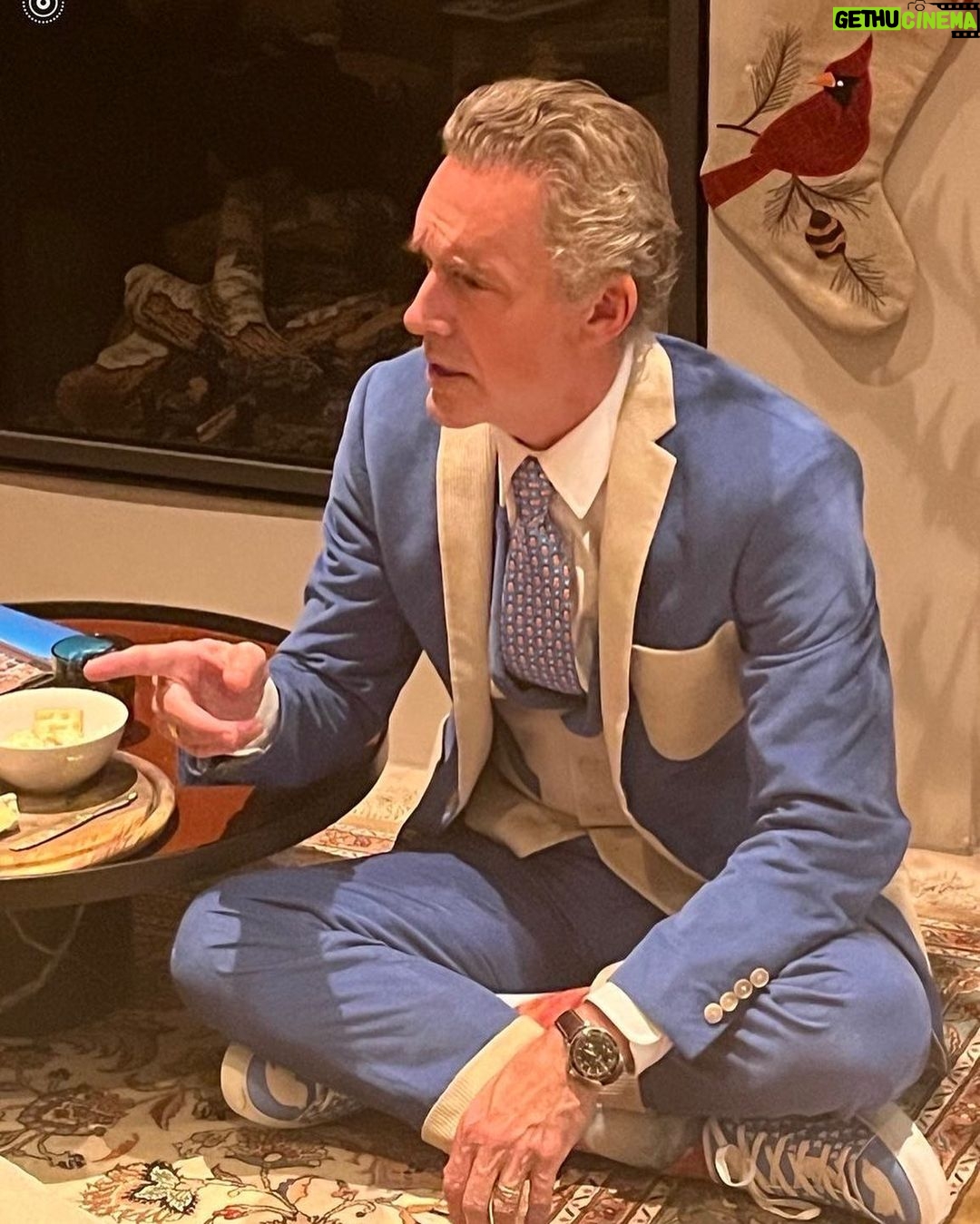 Jordan B. Peterson - 301.6K Likes - Twitter suit. The tie is composed of micro Elon Musk heads. As it should be.